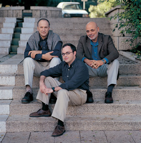 מימין לשמאל: פרופ' ירון כהן,הדוקטורנט נעמן קם ופרופ' דוד הראל. כל השילובים האפשריים